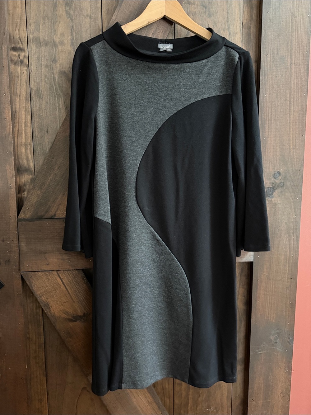 Women’s Black and Gray Colorblock Shift Dress